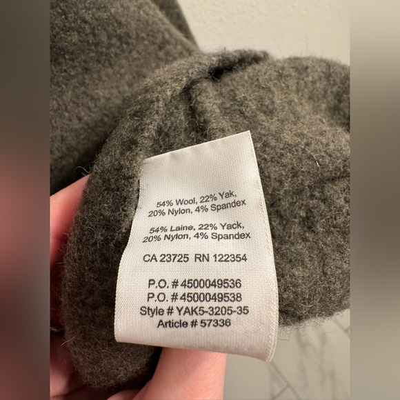 Aritzia Plutarch Sweater - Picture 5 of 5